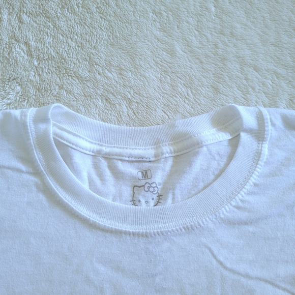 Hello👋 Kitty🐈 By Sanrio Tee👕 - NWOT - Picture 4 of 10